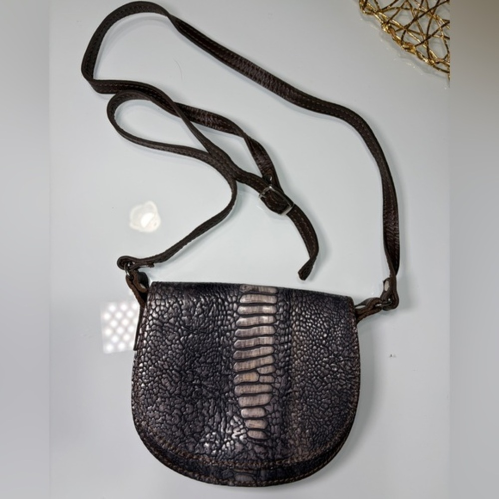 Chic Black Textured Crossbody Bag